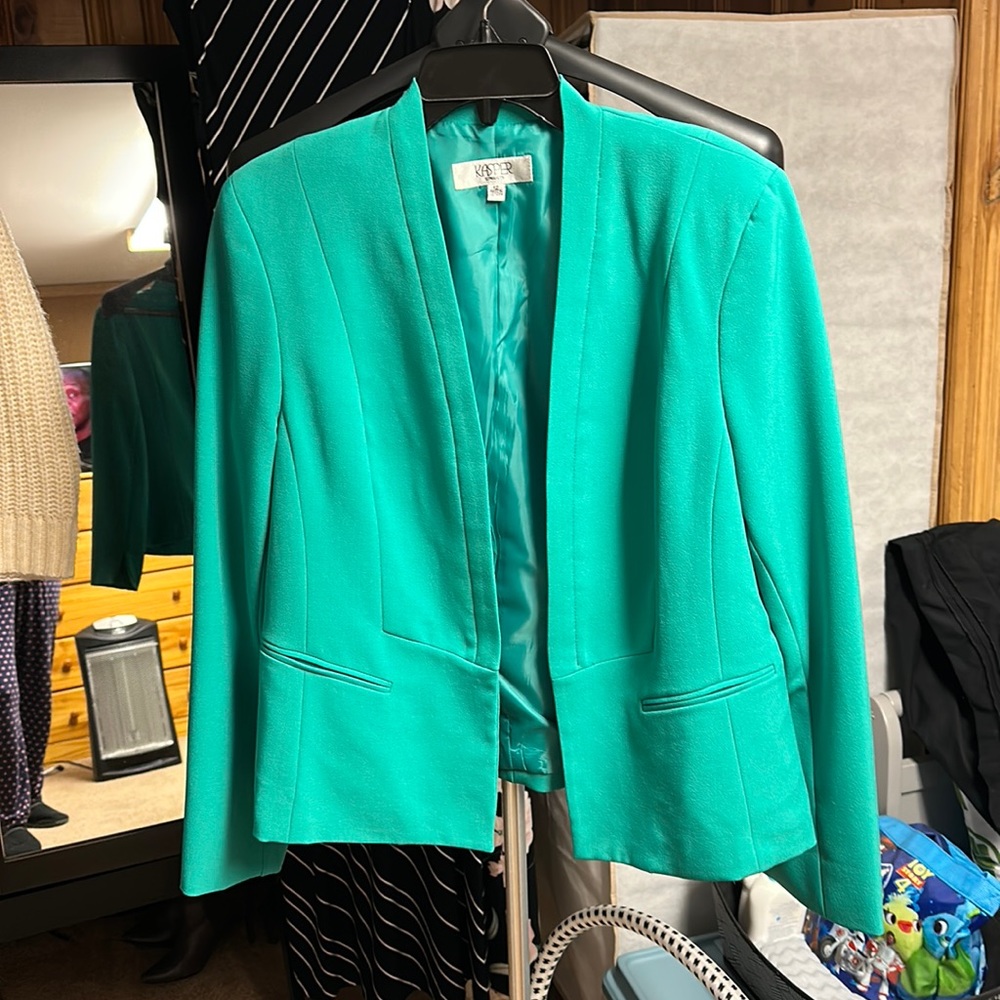 Women’s Kasper suit jacket. Bright, emerald green color. Size 12.